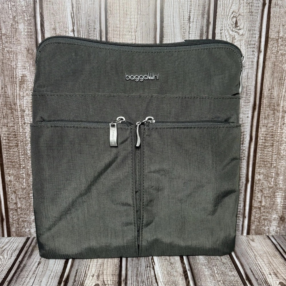 BAGGALLINI Horizon Crossbody Bag Gray Nylon Zip Pockets Medium Purse